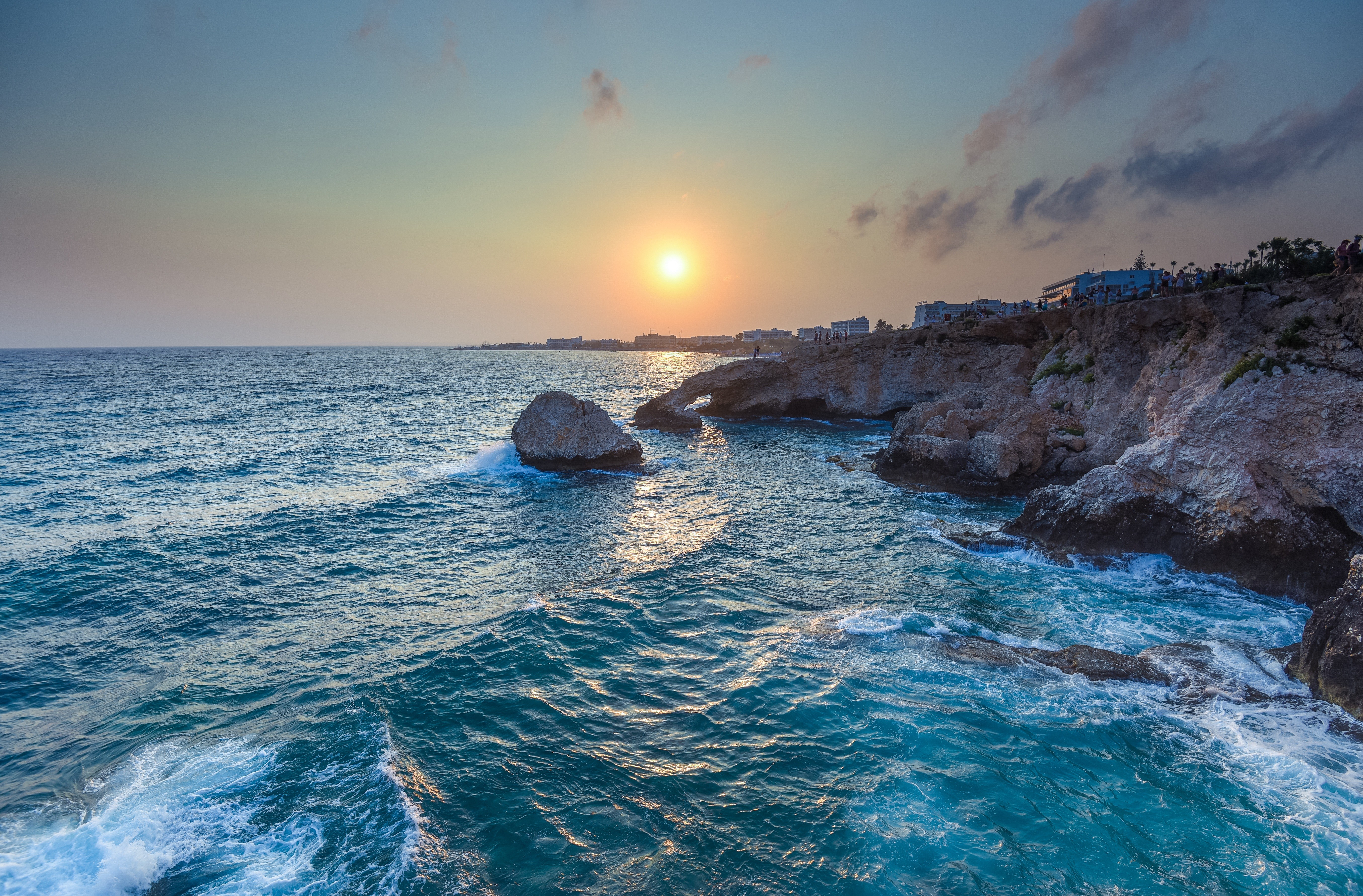 Приливное море. Море прилив. Морской прилив. Закат на море фото. Обои море прилив.